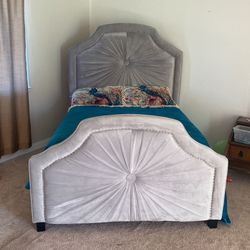 Beautiful gray Crush Velvet full size no mattress great condition like new