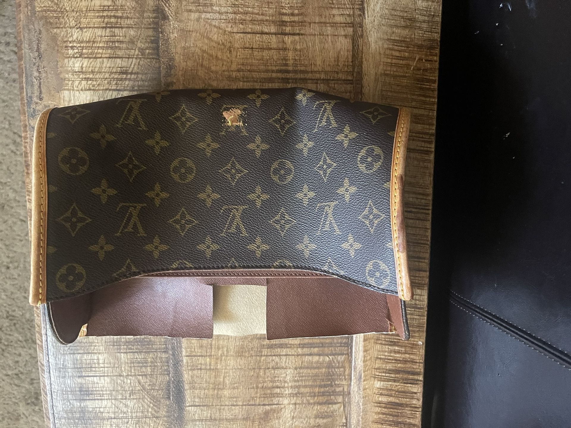 Buying Louis Vuitton Handbags on Poshmark