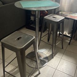 Small Table Wit 2 Chairs 