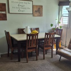 Dinning Table And Chairs 