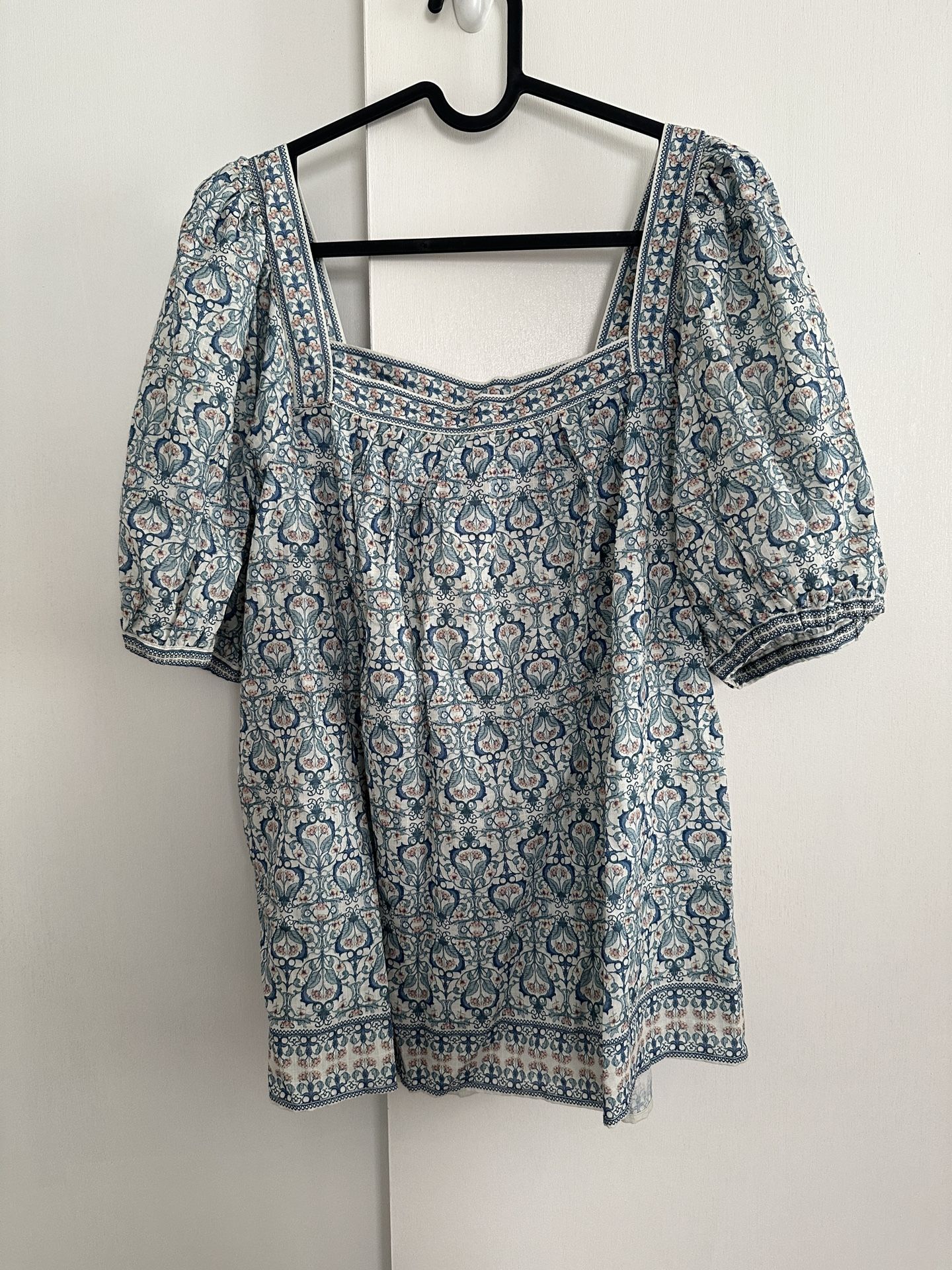New Max Studio Blue White patterned Blouse Puff Sleeve Top Sz XL  Length 25” Armpit to armpit 22”*2
