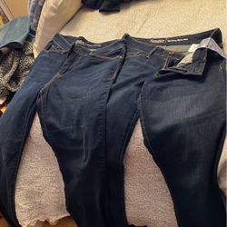 2 Pairs Of Levi’s Size 27 -30 27 32