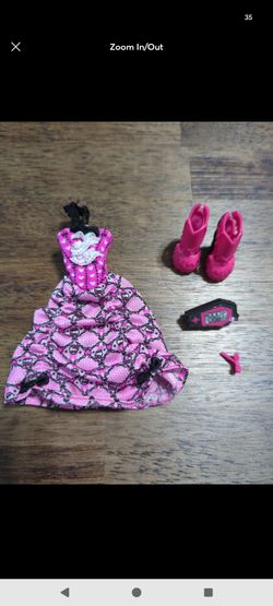 Drop dead gorgeous Draculaura accessories