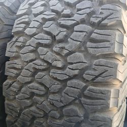 35x12.50R17 BFG KO2 TIRE (1)