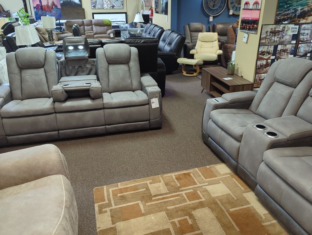 PWR RECLINING SOFA AND LOVESEAT W/WIRELESS PHONE CHARGER