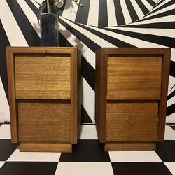 Vintage Late 1960s Modern Oak Nightstands – Recessed Base – Curved Integrated Pulls – Pair