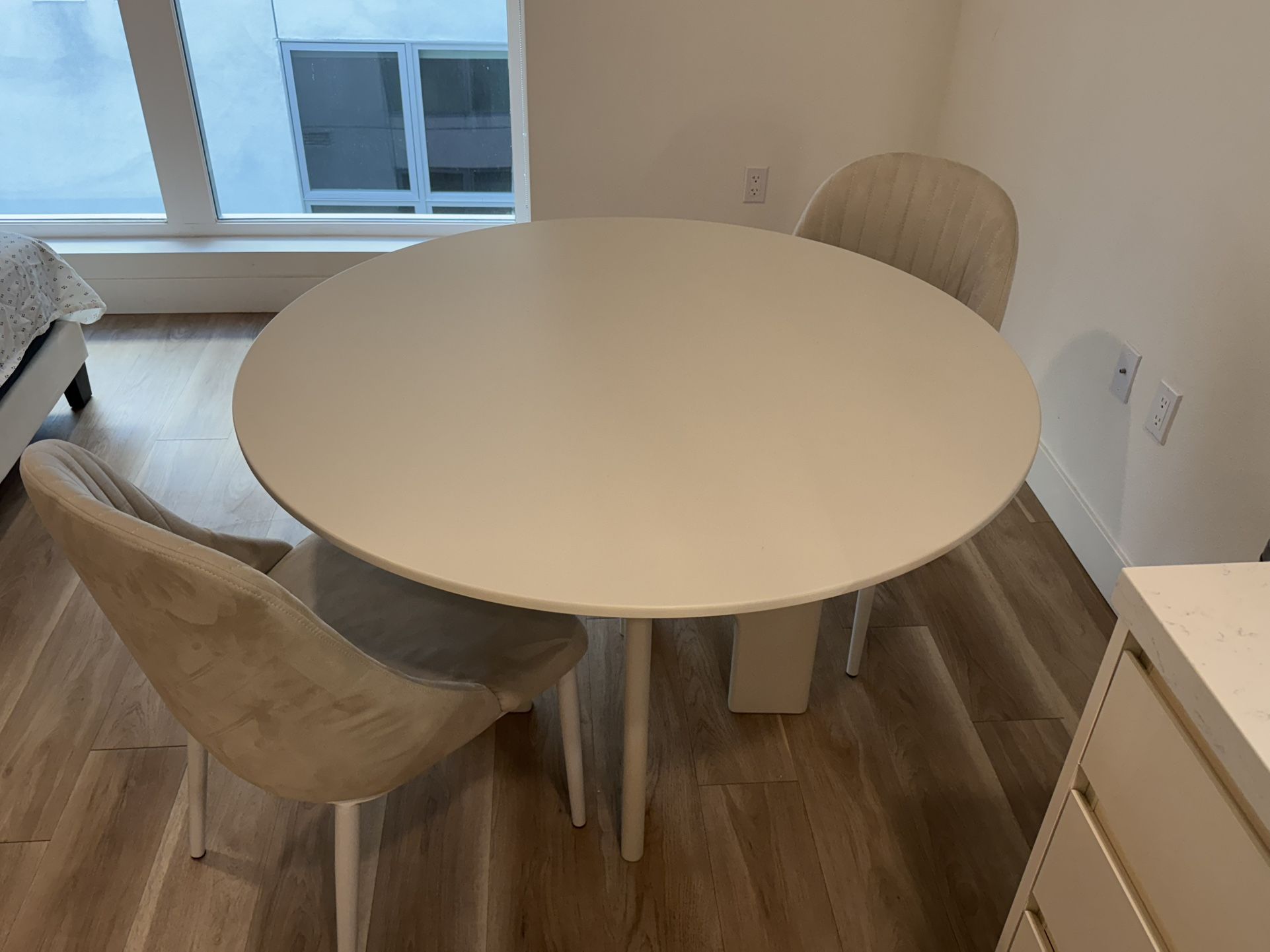 Round Dining Table Set