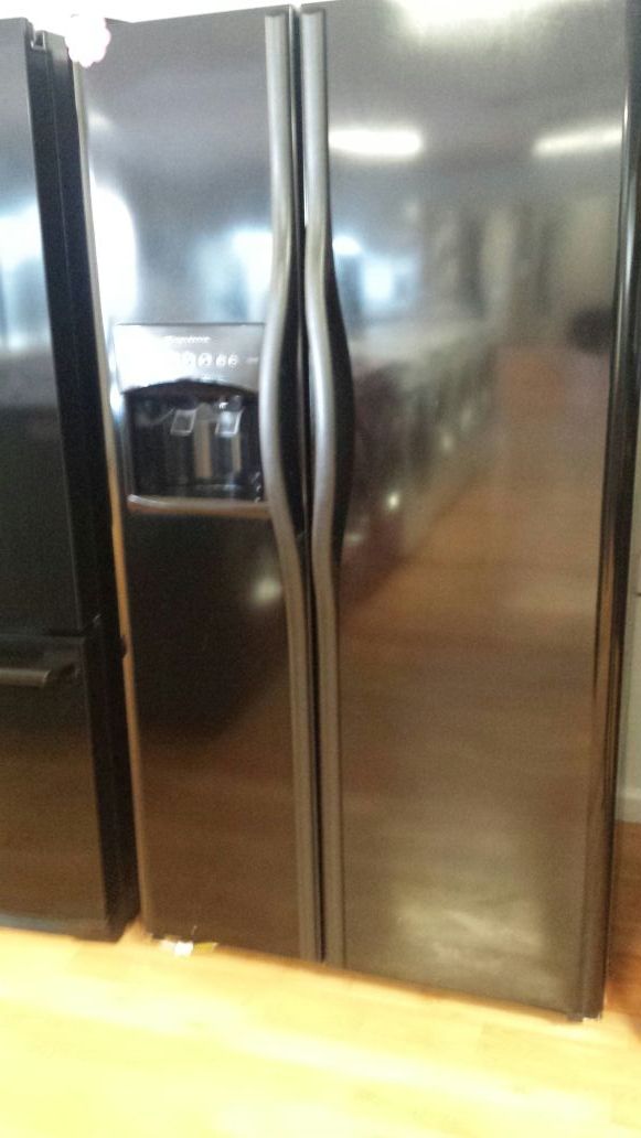 FRIGIDAIRE BLACK SIDE BY SIDE