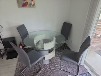 Dining table and 4 chairs
