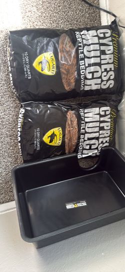 Reptile bedding including a hide
