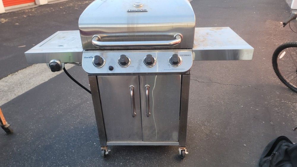 Char Broil Grill..triple Burner. With Side Burner