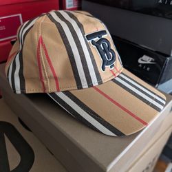 Burberry Hat / New 
