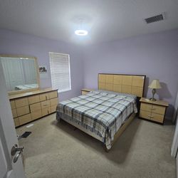 Bedroom set located in Tampa, FL