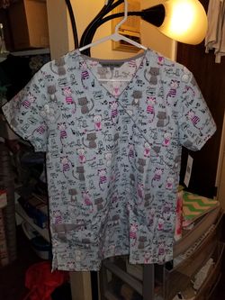 NWT cat scrub top