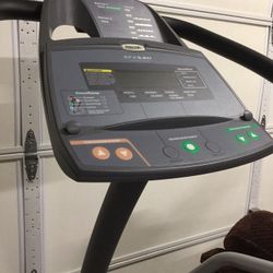 Precor EFX 5.21i elliptical machine