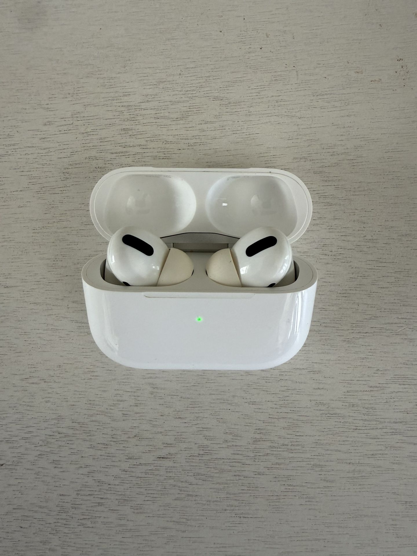 Apple AirPods Pro 1st Generation