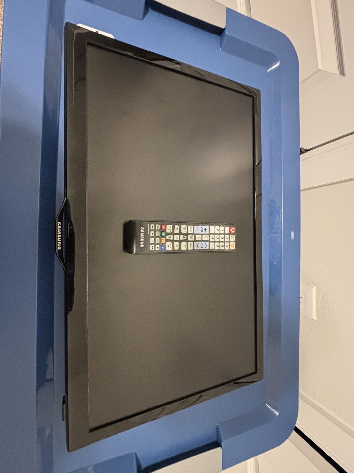 22 Inch SAMSUNG TV with Remote