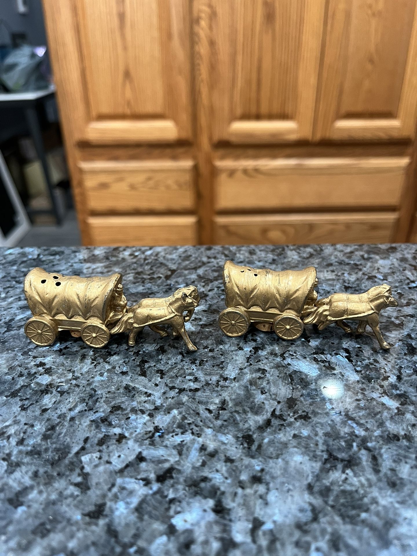 Vintage Cast Metal Stagecoach Salt & Pepper Shakers Horses. Preowned Display Only