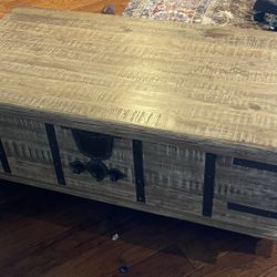 Pottery Barn Coffee Table w/ Lifting Top & Storage