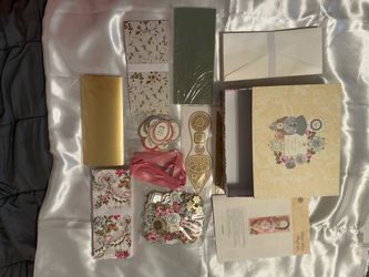 Invitación or crafting materials