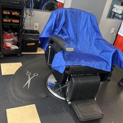 Barber Chair /cosmetologist Chair For Rente