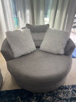 Swivel Accent Chair- Like new!