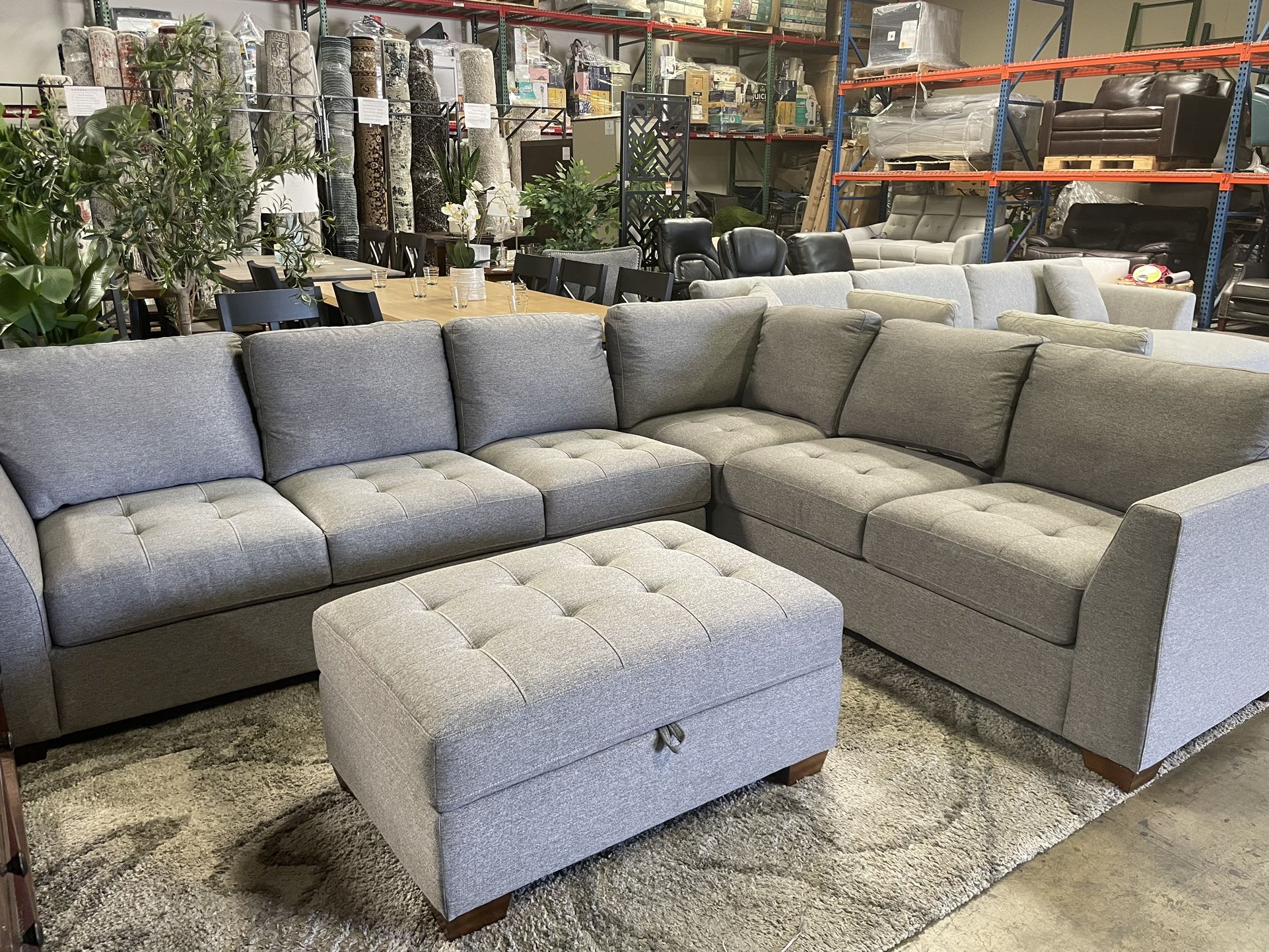 Thomasville Yvette Fabric Sectional With Storage Ottoman