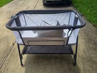 Baby Bedside Sleeper Bassinet with Wheels & Storage Tray