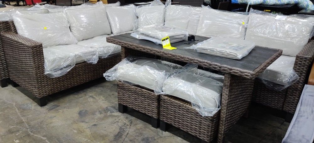 Brand New Patio Sectional With Table And Ottomans 