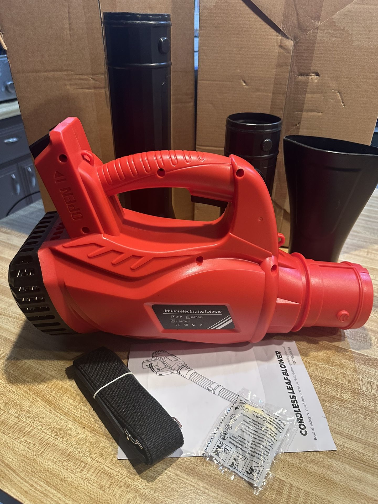 CORDLESS LEAF BLOWER