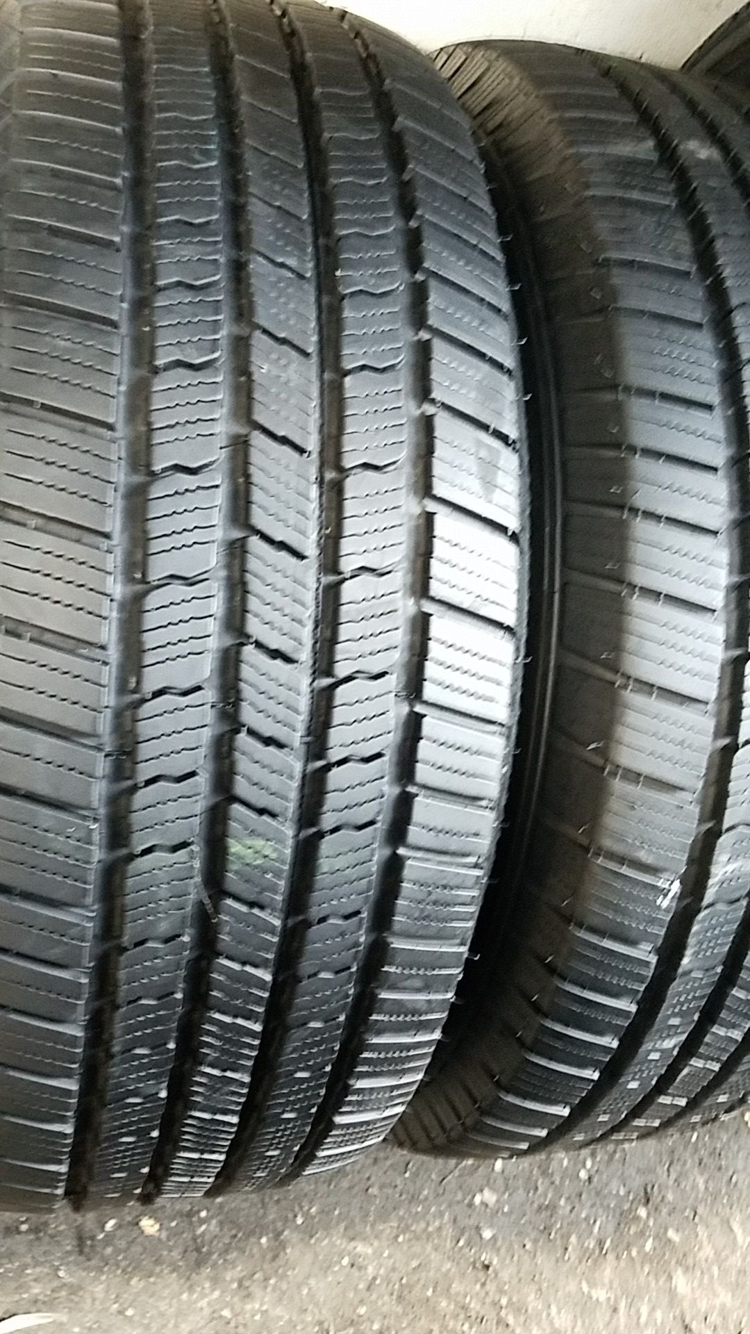 2 good Michelin tires for sale 265/65/18