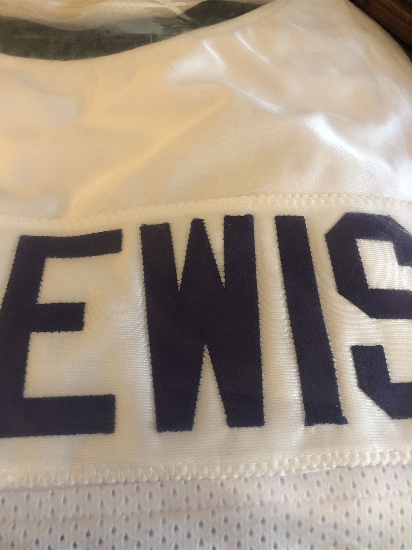 R.lewis Signed jersey