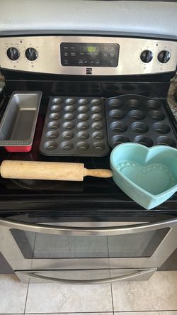 Mixed Bakeware Set with Rolling Pin