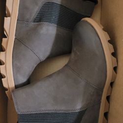 Size 5.5 SOREL BOOTS 