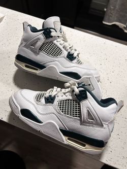 Jordans sz 4