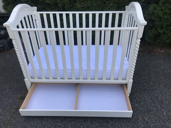 Bellini Off White Crib With Mattress For Sale In Puyallup Wa