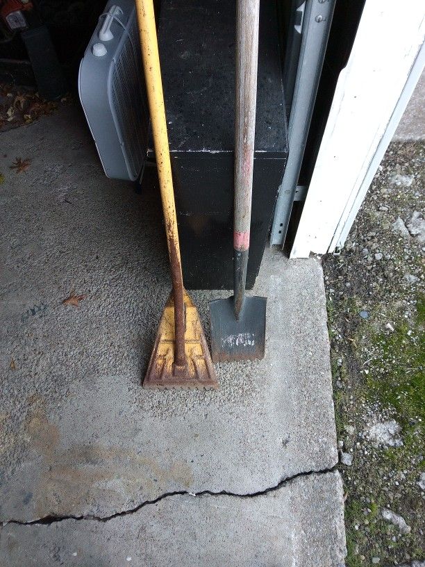 Roofing / Tare Of Rakes