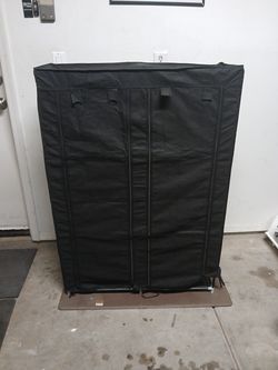 Sneaker rack with cover