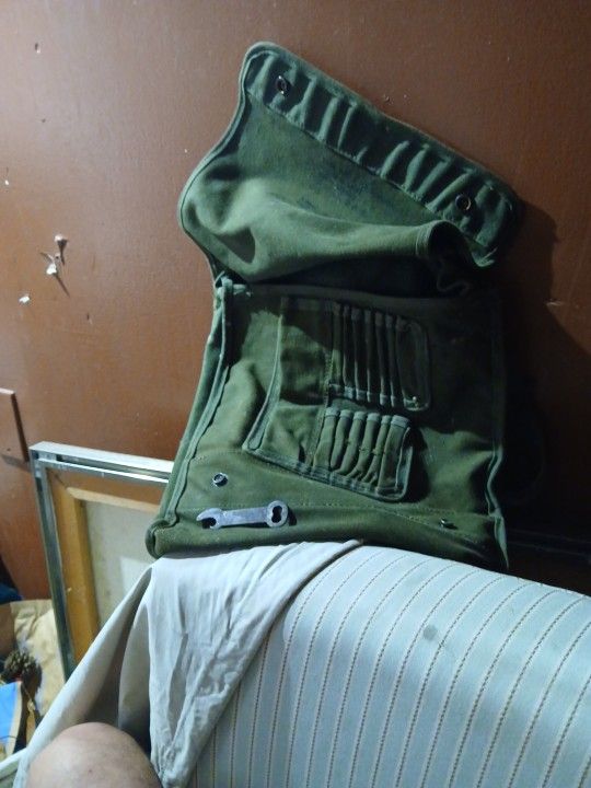 War Field Pouch With Beaufont Gin Ale Opener