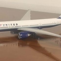 Boeing 777-200 United Airlines  Herpa Diecast Model  1:400