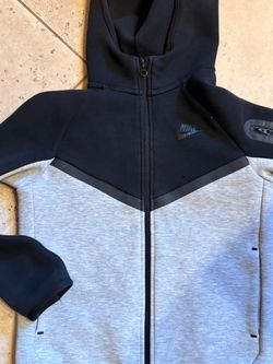 Black and grey nike tech