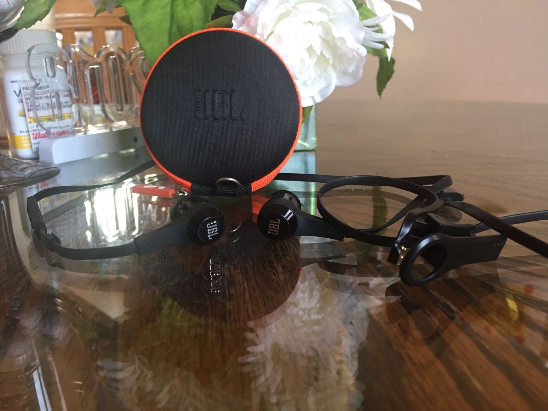 JBL BLUETOOTH WIRELESS EARBUDS