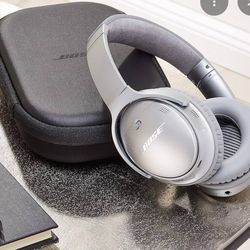 Bose QuietComfort 35 II Wireless Bluetooth Headphones, Black
Noise-Cancelling with Alexa Voice Control