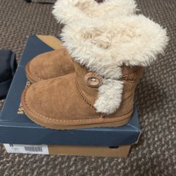 Girls Boots Size 8 One Time Used In Good Condition