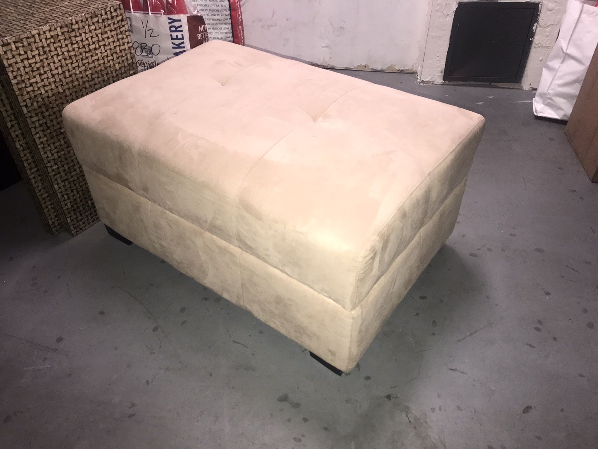 Large Ottoman w/Storage