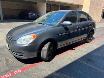 2009 Hyundai Accent · SE Sedan 4D