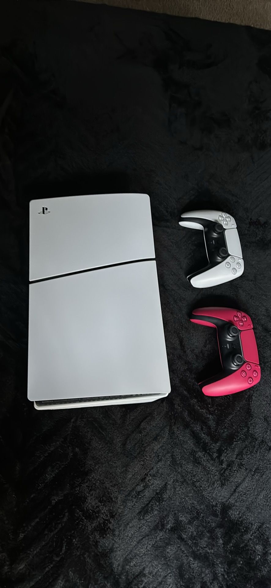 PS5 + 2 Controllers