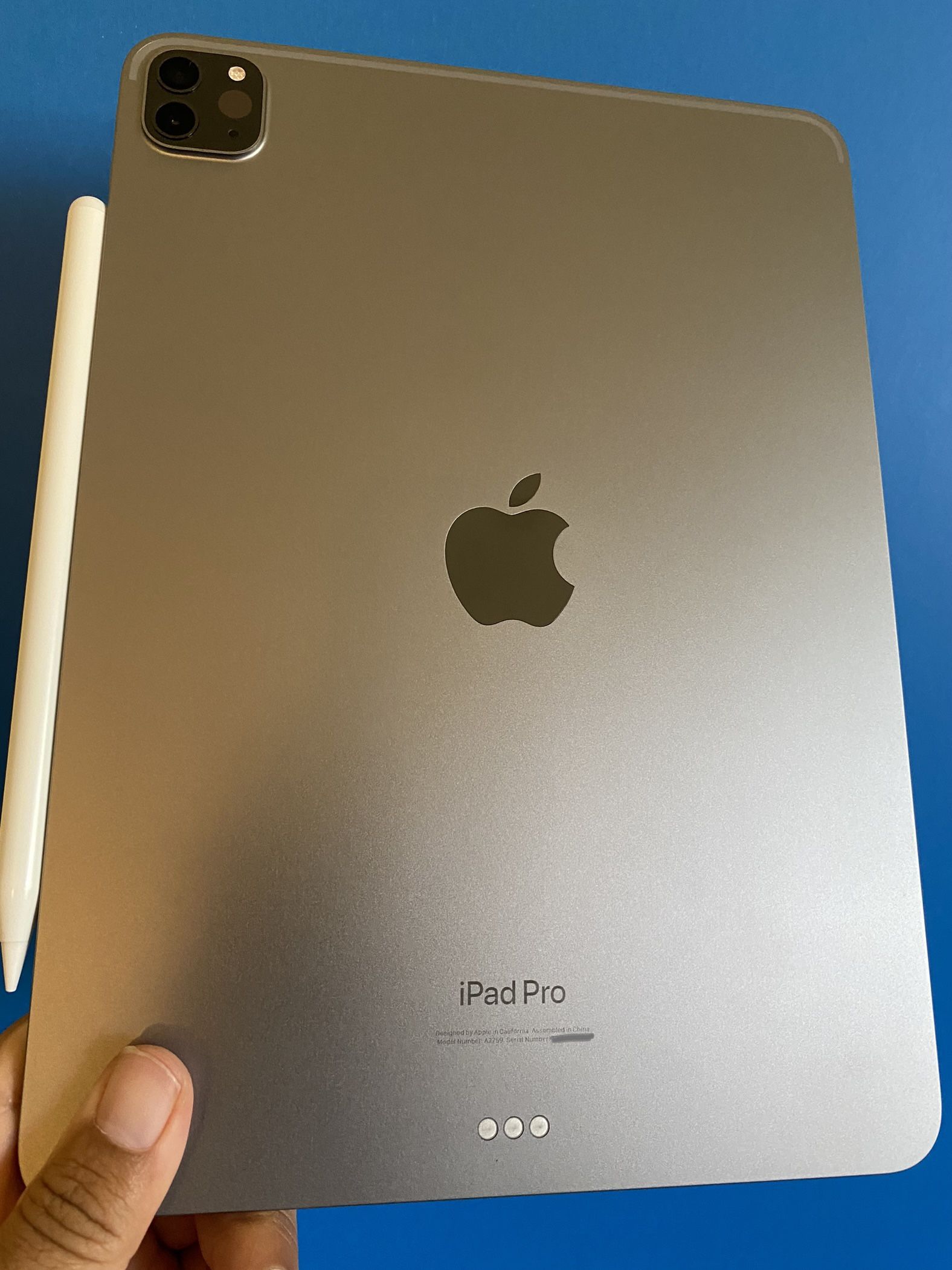 256gb Apple IPad Pro 11” 4th Generation (2022 Latest Model / M2 chip ) with Keyboard case, pen & Accessories (warranty 04/2024)