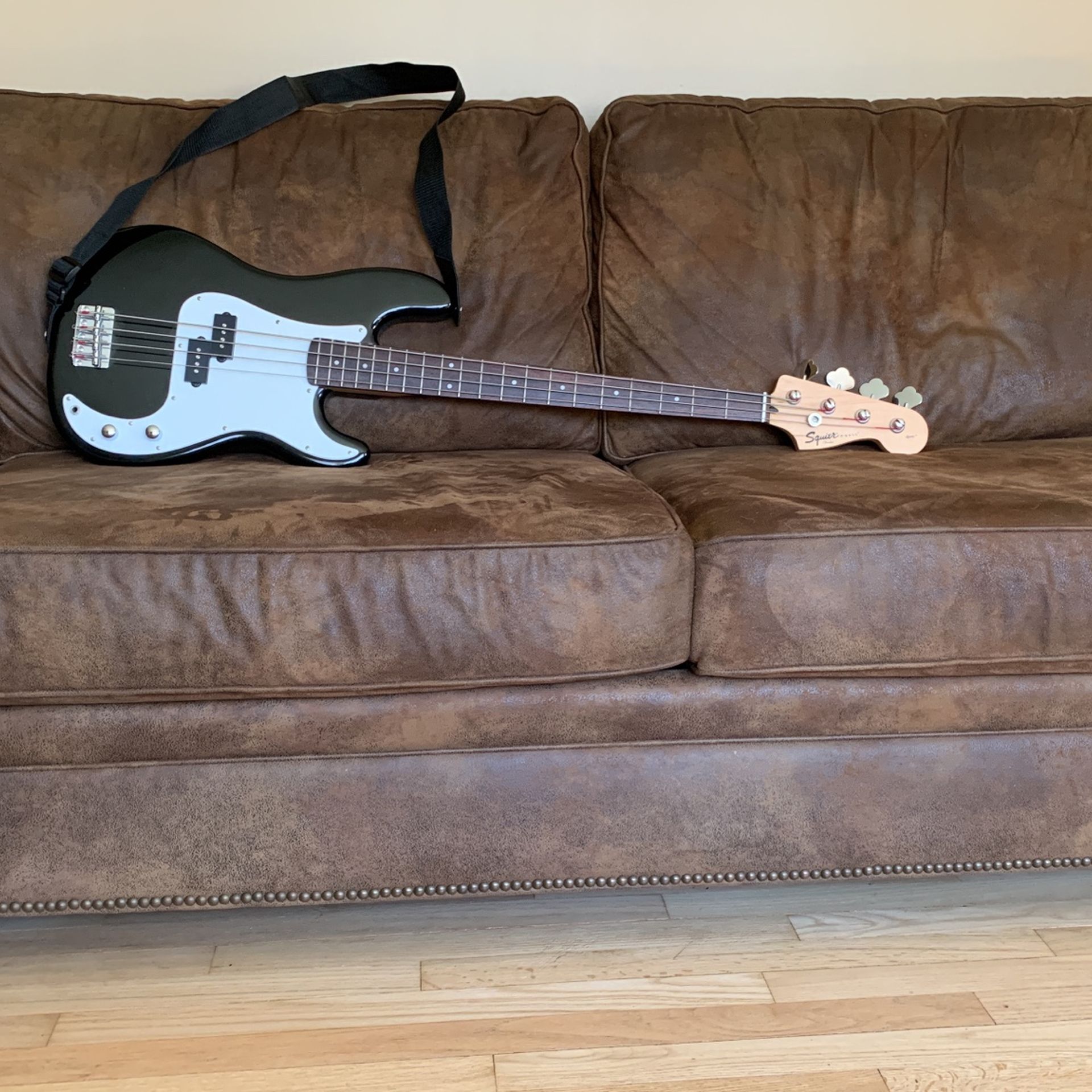 Squirt Fender P-Bass In Black With Amp & Case