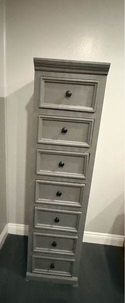 DRESSER MADE OF HEAVY WOOD WITH 7 DRAWERS FOR SALE!!